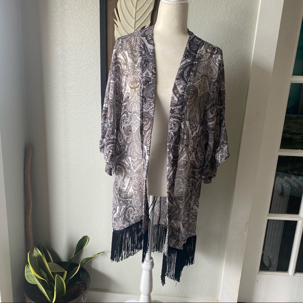 Beautiful one Size Paisley Kimono